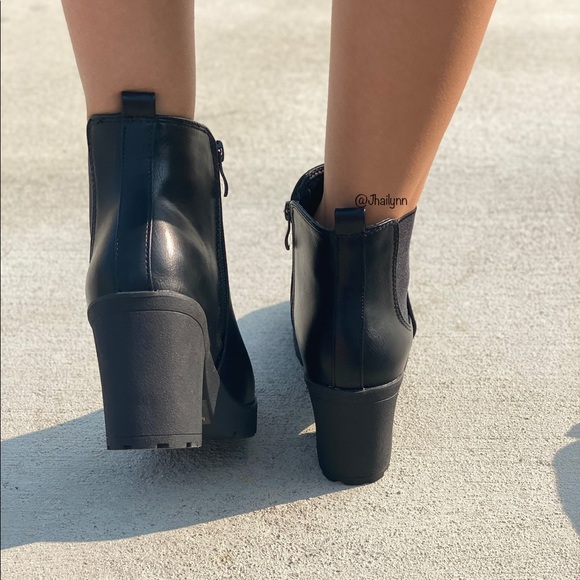 Slip on chunky heel ankle bootie - Picture 5 of 9